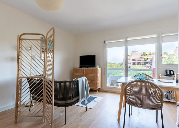 Le Nid Des Cedres - Magnifique Studio Terrasse Montplaisir